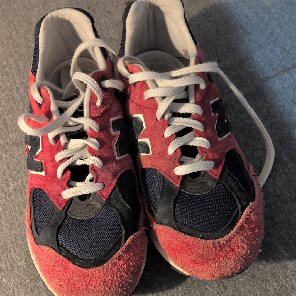 New Balance 990 9 1/2 Red and Navy Sneakers